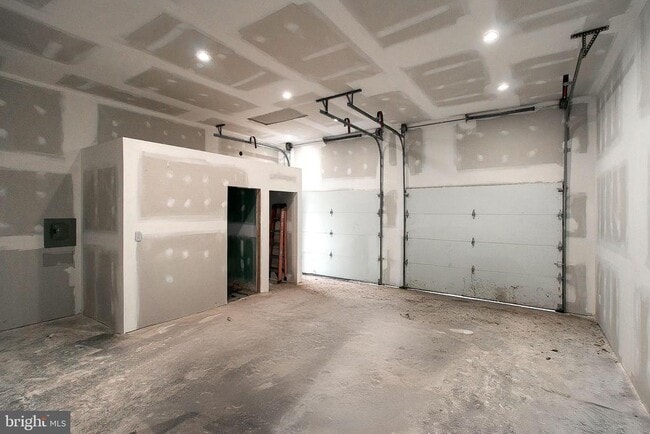Building Photo - 9802 Lomond Dr