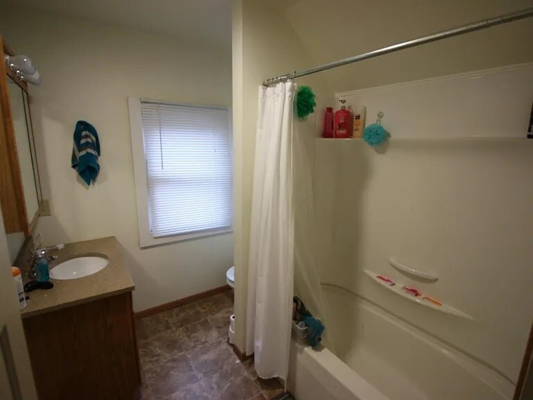 Building Photo - 177 E 9th St