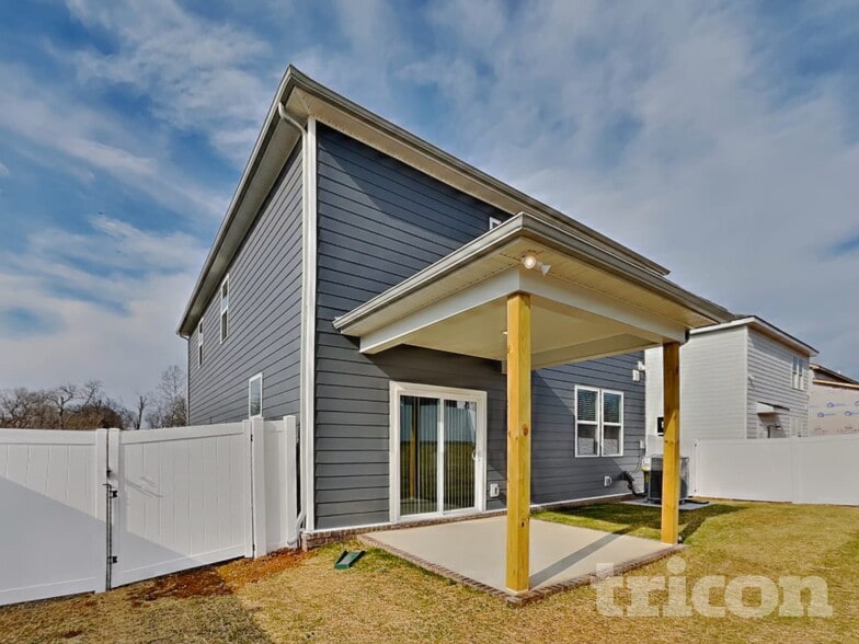 Building Photo - 247 W Millbrook Dr
