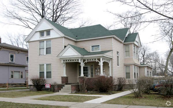 Building Photo - 208 N Hamilton St