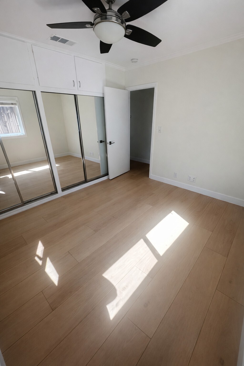 Building Photo - 607 N Mar Vista Ave