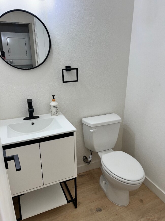 Building Photo - AVAILABLE JULY! Fully-remodeled RiNo Townhome!