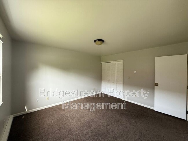 Building Photo - 481 N Broadway St