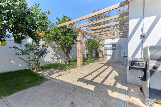 Building Photo - 1410 Central Ave