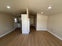 Building Photo - Renovated 2 Bed 1 Bath Home