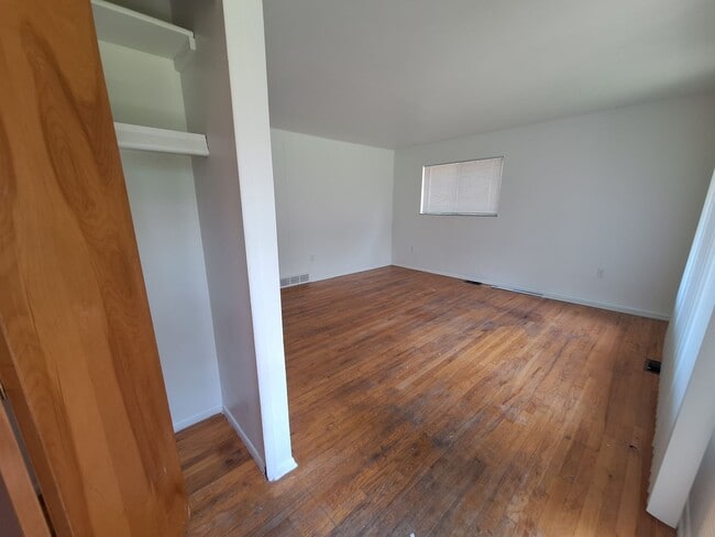 Building Photo - 3 bedroom home in Southfield with sprawlin...