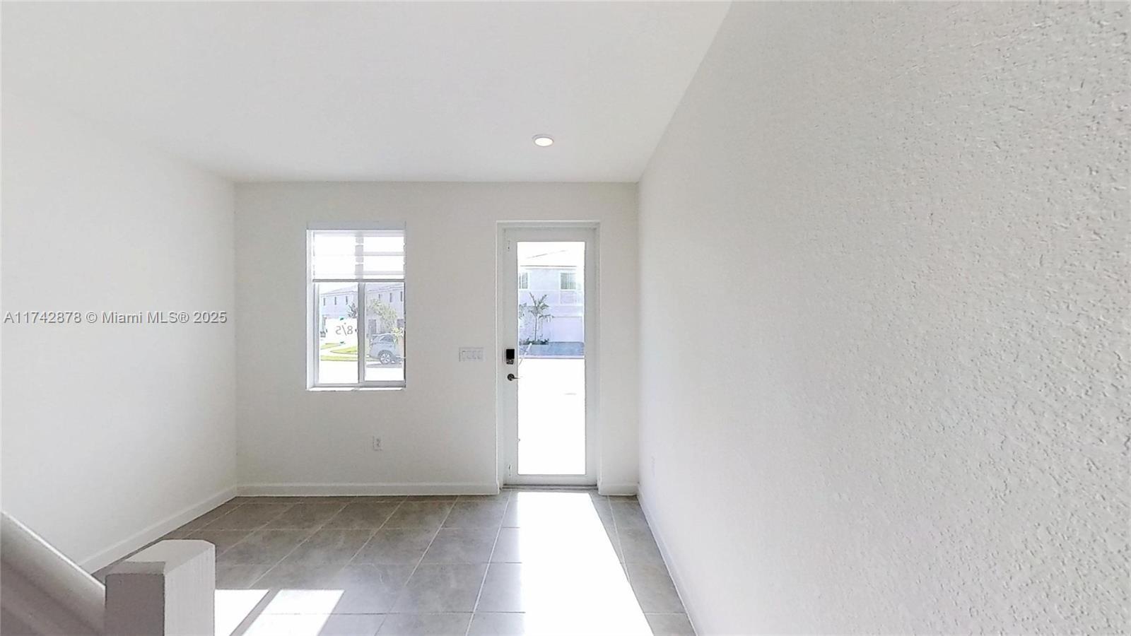 Building Photo - 631 SE 13th Street Cir