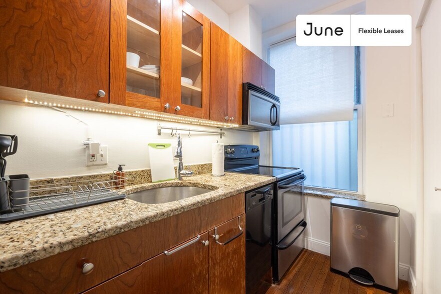 Building Photo - 1835 Mintwood Pl NW