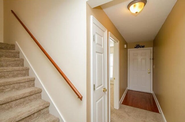 Building Photo - 3 Bed/3Bath Centrally located!!!