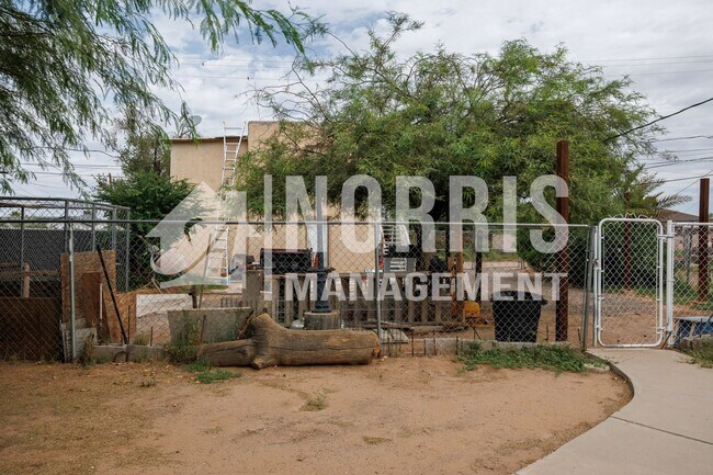 Building Photo - NO HOA Home in a Great Location
