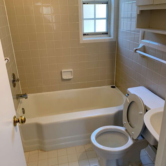 Building Photo - 2105 N Scott St