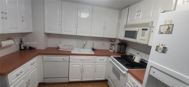 Building Photo - 1985 S Ocean Dr