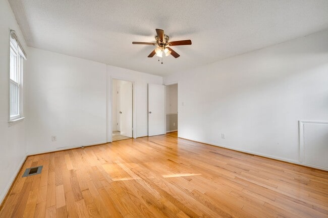 Building Photo - Just right 3 bedroom, 2 bath ranch with hardwoods and fenced yard!