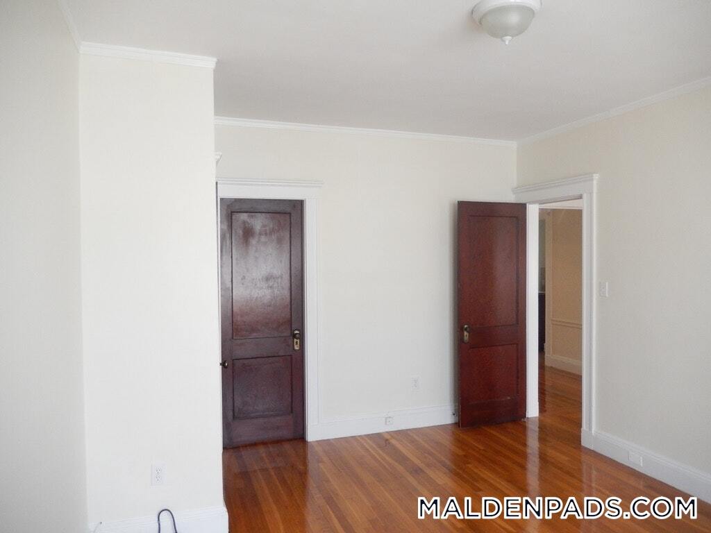 Building Photo - 94 Maple St