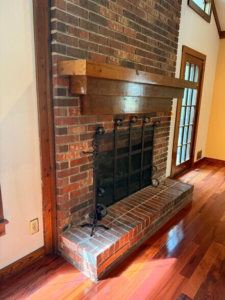 Fire place - 2928 Sanibel Dr