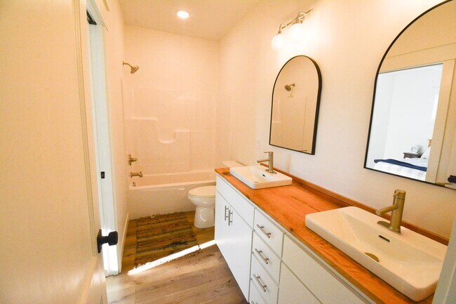 Building Photo - 1204 2nd Ave NW