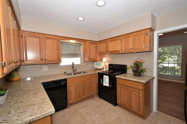 Building Photo - 6011 Arboles Dr