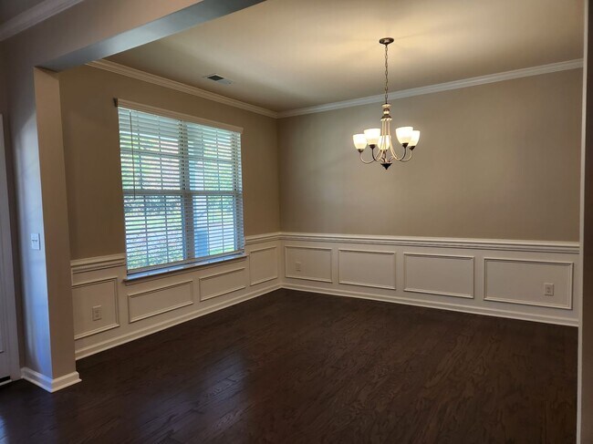 Building Photo - Charming Davidson 4-Bedroom with Modern Fi...
