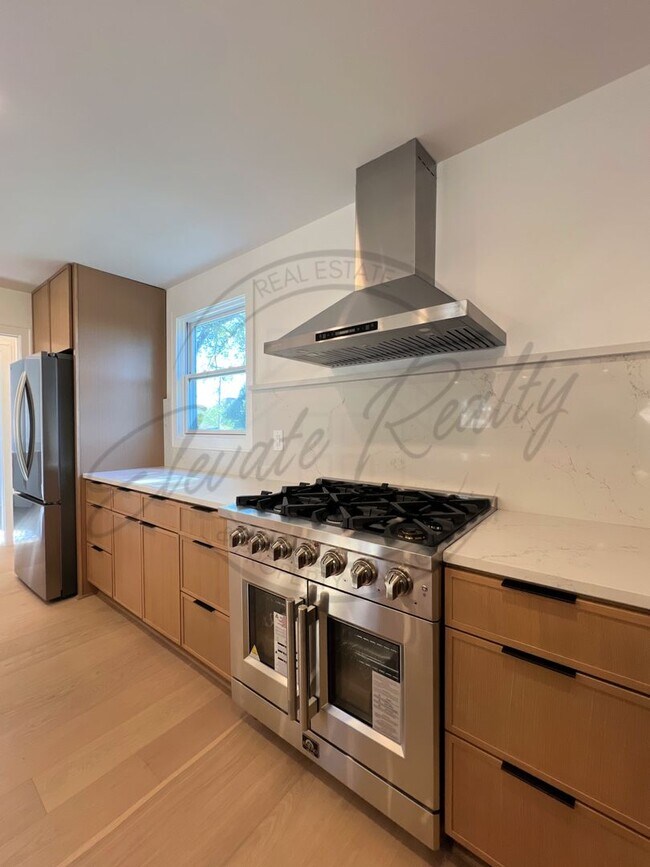 Building Photo - Modern Elegance in the Heart of Nashville ...