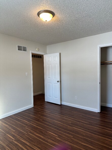 Building Photo - 401 Douglas