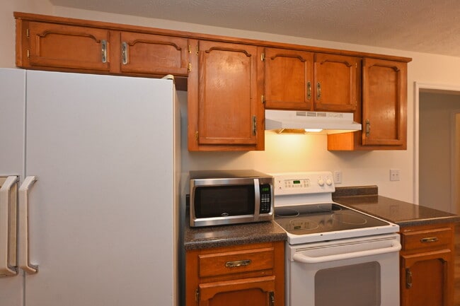 Building Photo - Car-free convenience! Modern 3 Bed Home Minutes from Downtown Gallatin