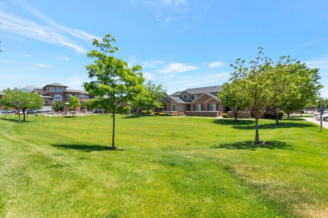 Building Photo - Resort-Style Living near Traverse Mountain