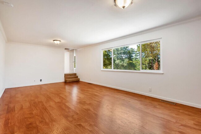 Building Photo - 17 Muth Dr