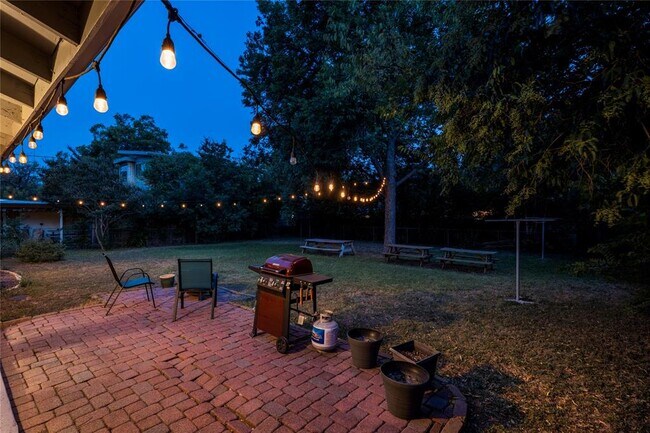 Building Photo - 1611 Ashberry Dr