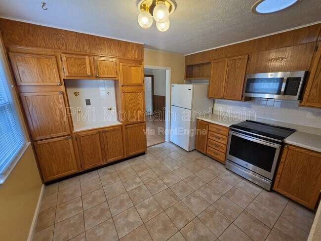 Building Photo - 15 Ginell Cir