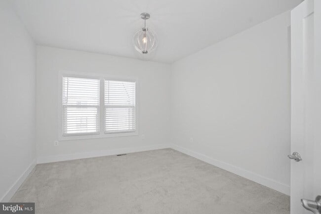 Building Photo - 44734 Roosevelt Sq