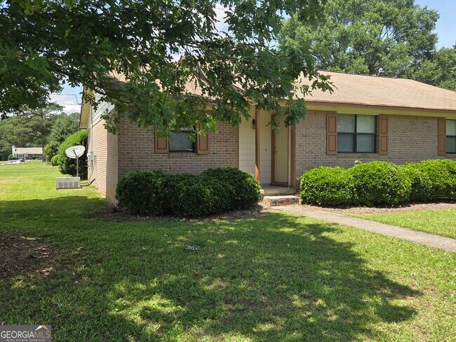 Building Photo - 8437 Pineland Dr
