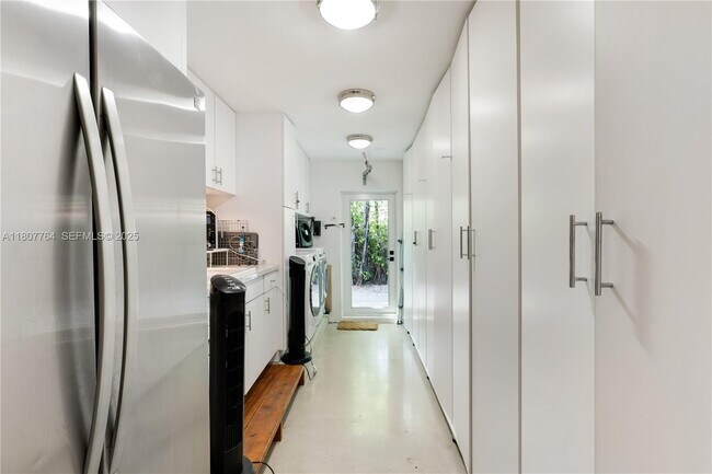 Building Photo - 270 Island Dr