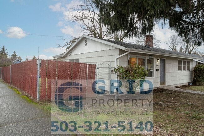 Building Photo - 3 Bedroom Home - Large Corner Lot - SE Portland!