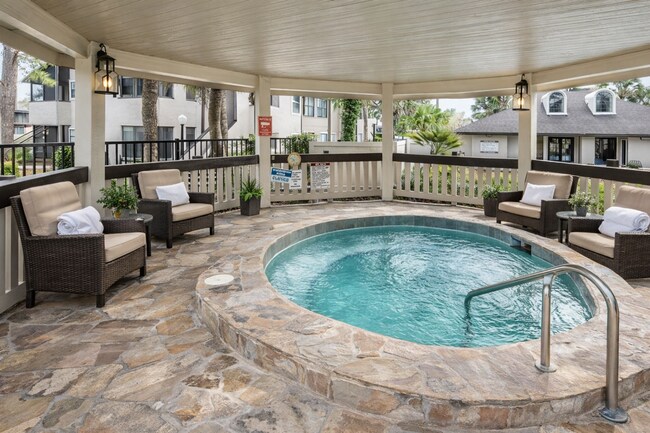 Building Photo - Gorgeous first floor 2/2 condo x Rent @  Winter Park in front of Full Sail!