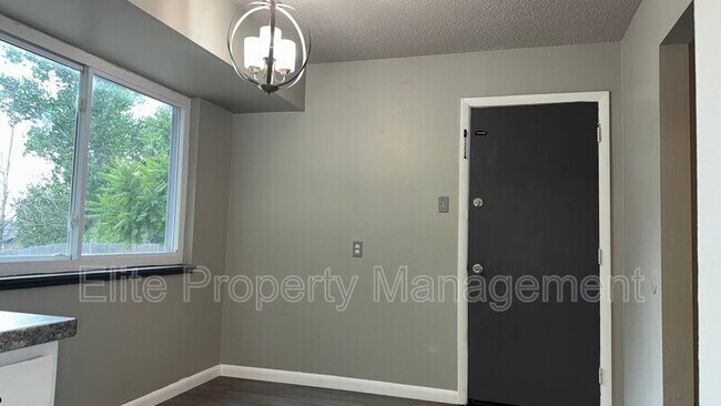 Building Photo - 4030 Ridge Dr