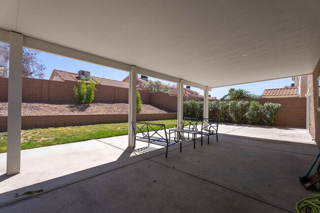 Building Photo - 26 Fantasia Ln