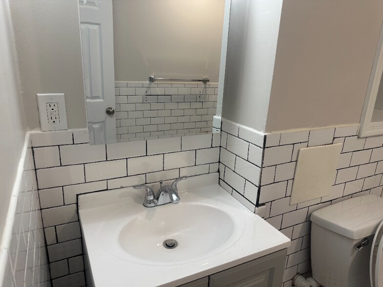 Building Photo - 67 Brinkerhoff St