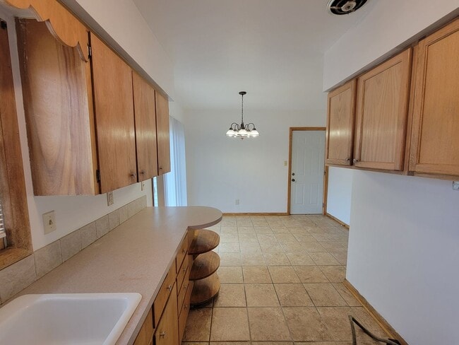 Building Photo - Great Home in quiet Waterloo Neighborhood