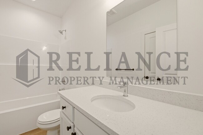 Building Photo - 5259 N Pinecrest Ct