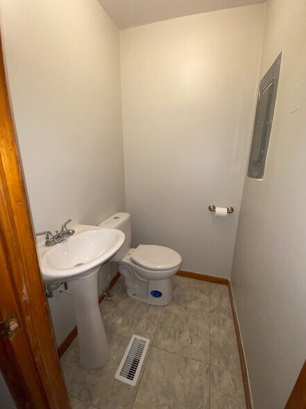 Building Photo - 117 Camellia Dr