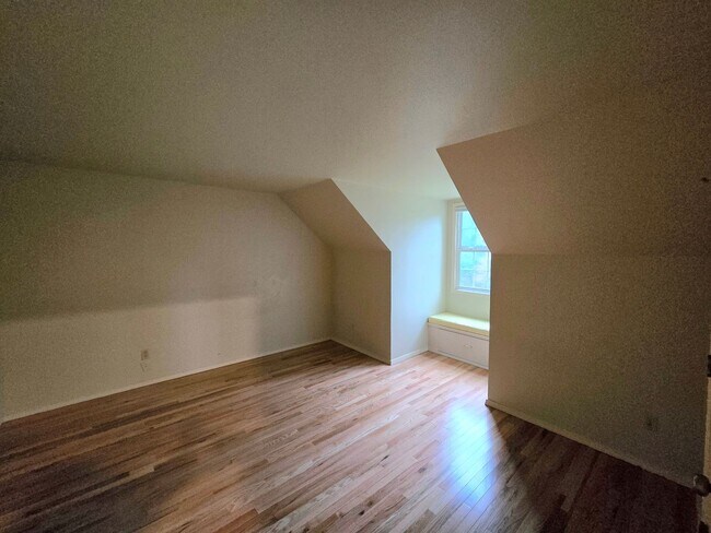 Building Photo - 5 Bedroom 4 Bathroom Home in Woodinville