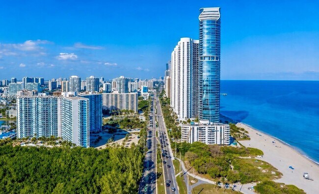 Building Photo - 100 Bayview Dr