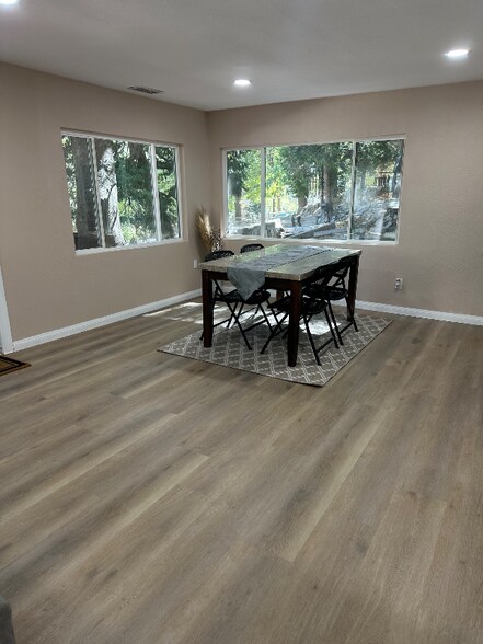 Building Photo - 518 Acacia Dr