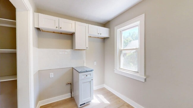 Building Photo - South Euclid Beauty - 3 bedroom Single Fam...