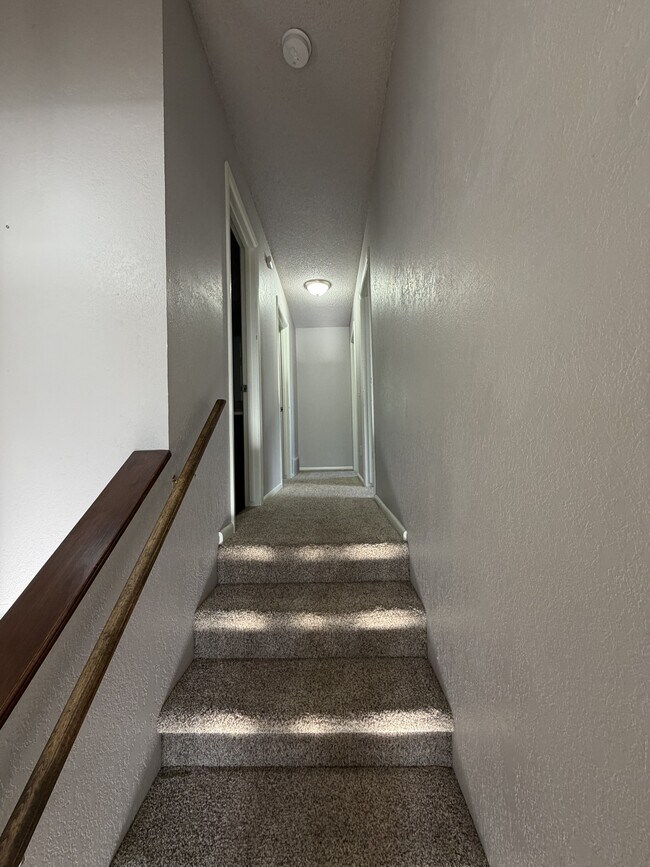 Building Photo - 181 Erickson Ct E