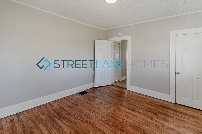 Building Photo - 1612 Fulton Ave SW