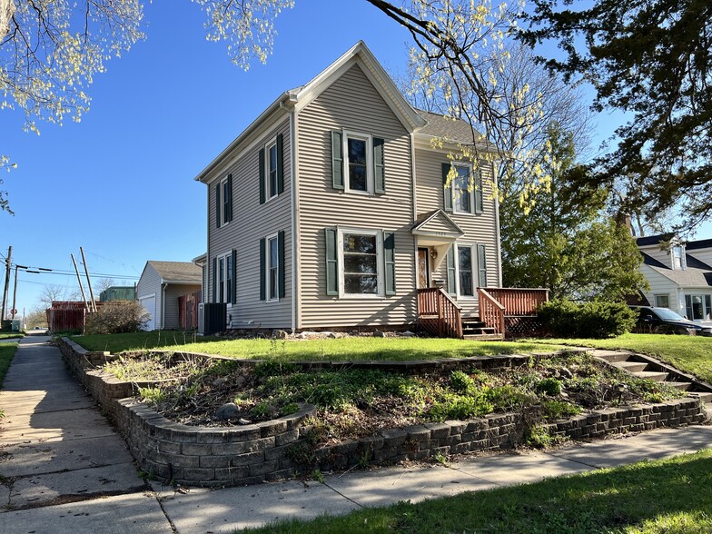 SW Exterior - 1323 W 2nd St