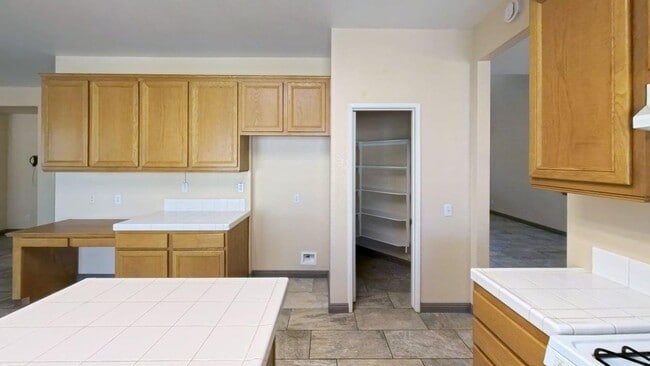 Building Photo - 37978 Spur Dr
