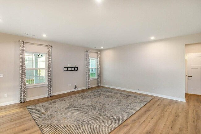 Building Photo - 4003 Bluebell Ln