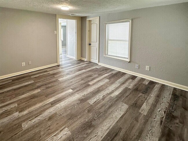 Building Photo - 323 Texas St